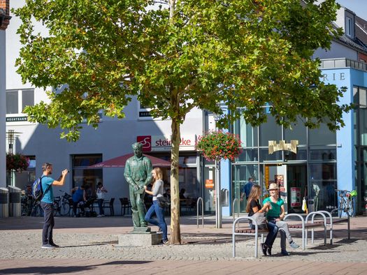 Reges Treiben auf dem Marktplatz in Fürstenwalde